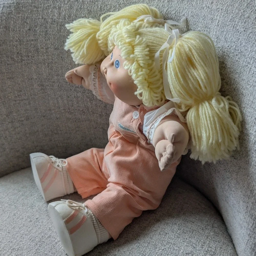 Cabbage Patch Vintage‎ 1982 Kids Doll Yellow Yarn Hair Pigtails Peach Corduroy
